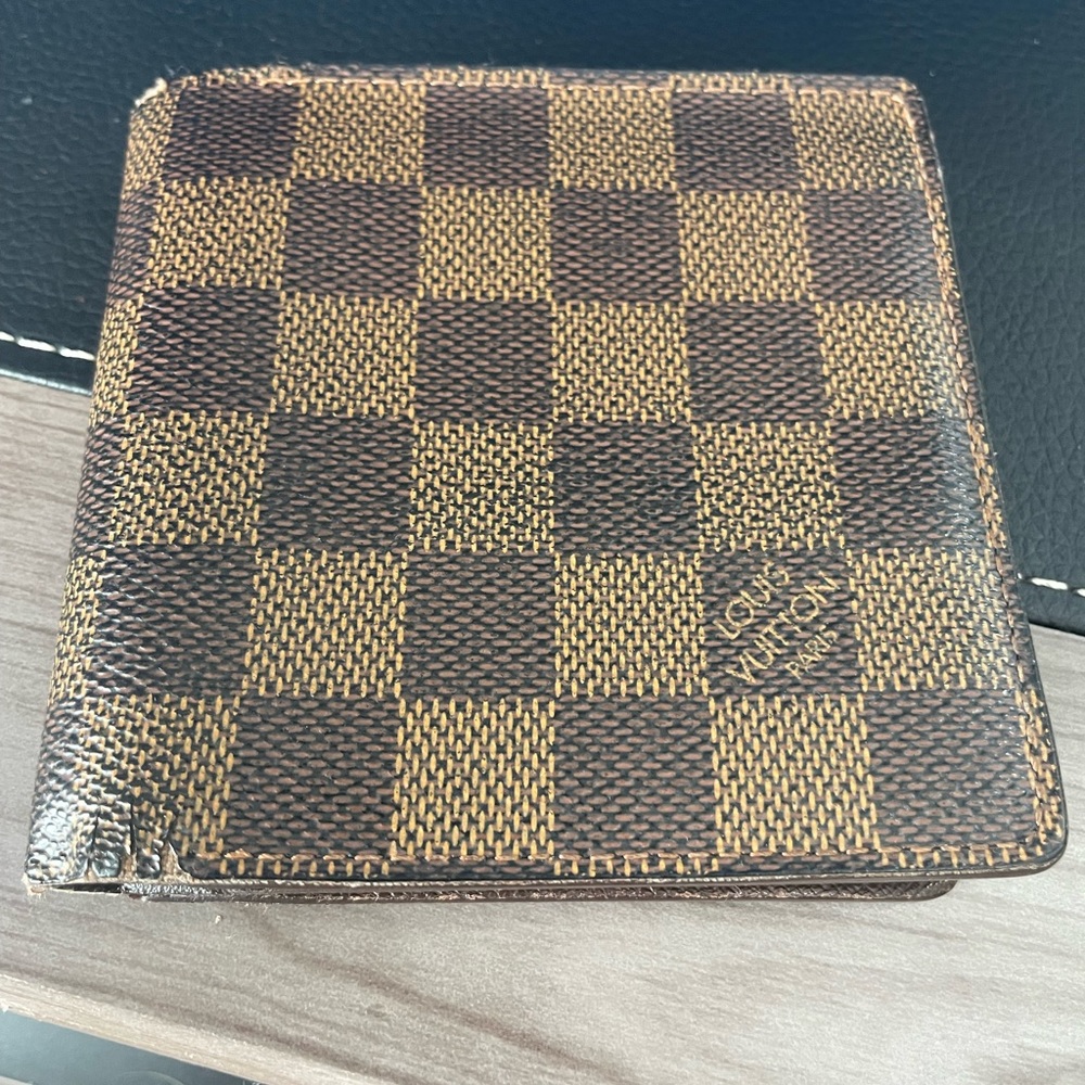 ❤️Authentic Men’s bifold Marco damier ebien wallet. Good condition.